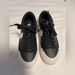 NIKE Court Legacy Lift - NEVER BEEN WORN
